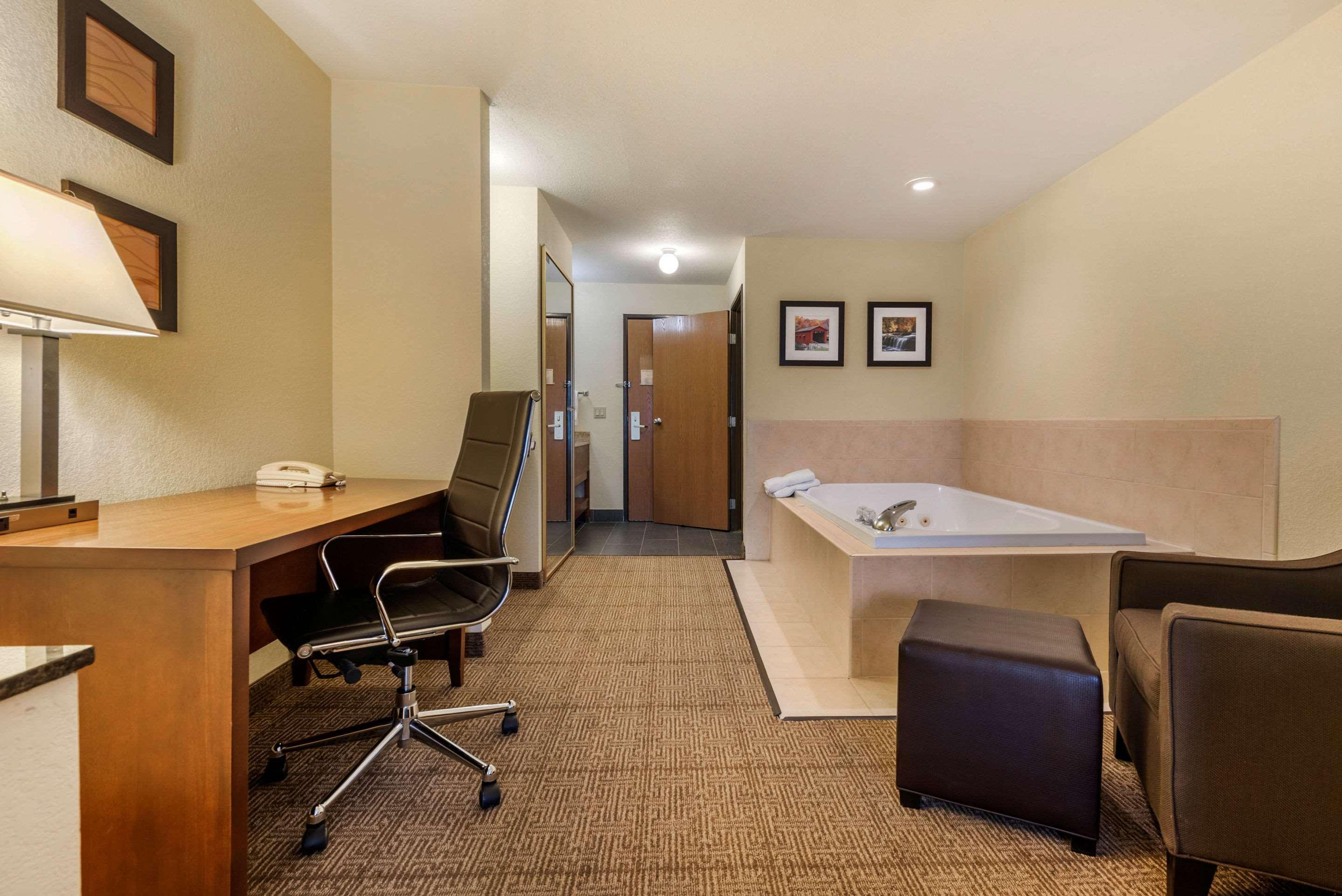 Comfort Inn Warren I-69 Exterior photo
